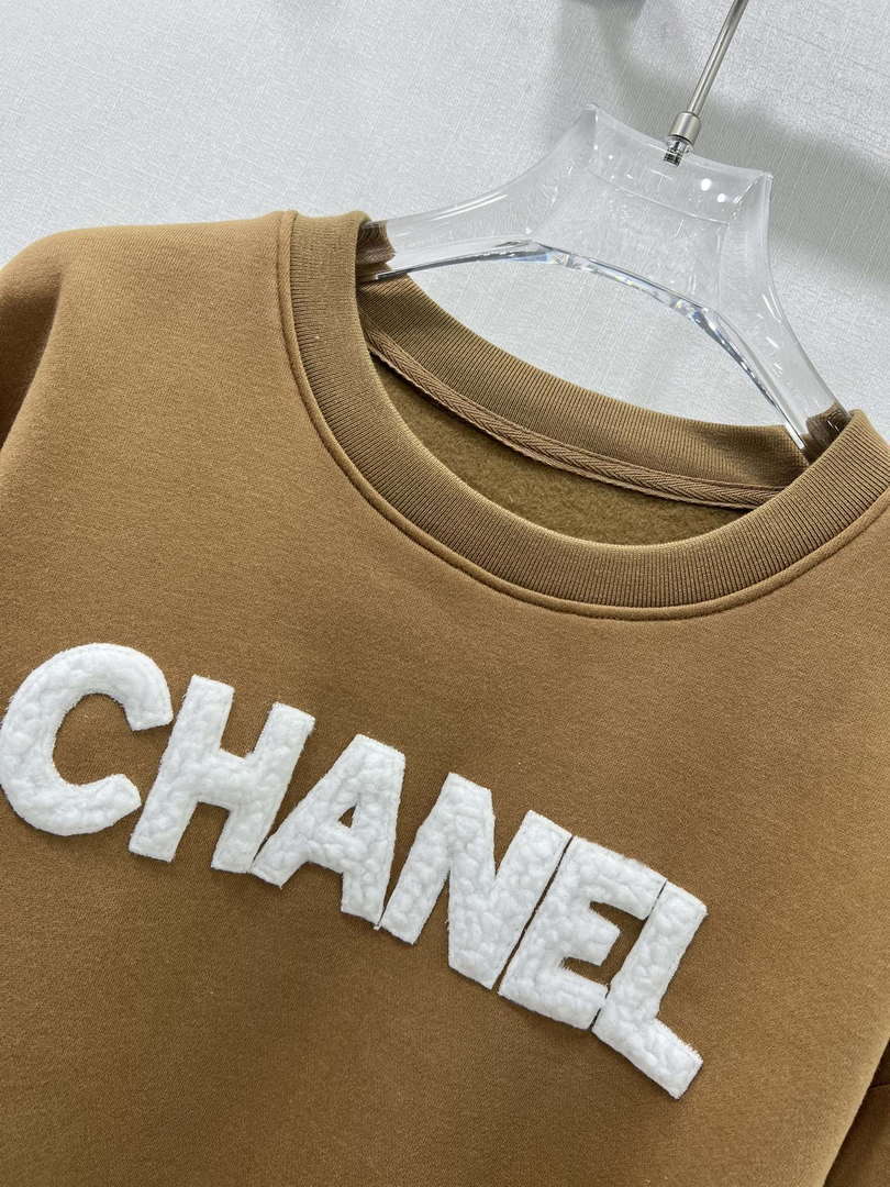 Chanel Women’s Tracksuit Casual sports suit Clothing C33003