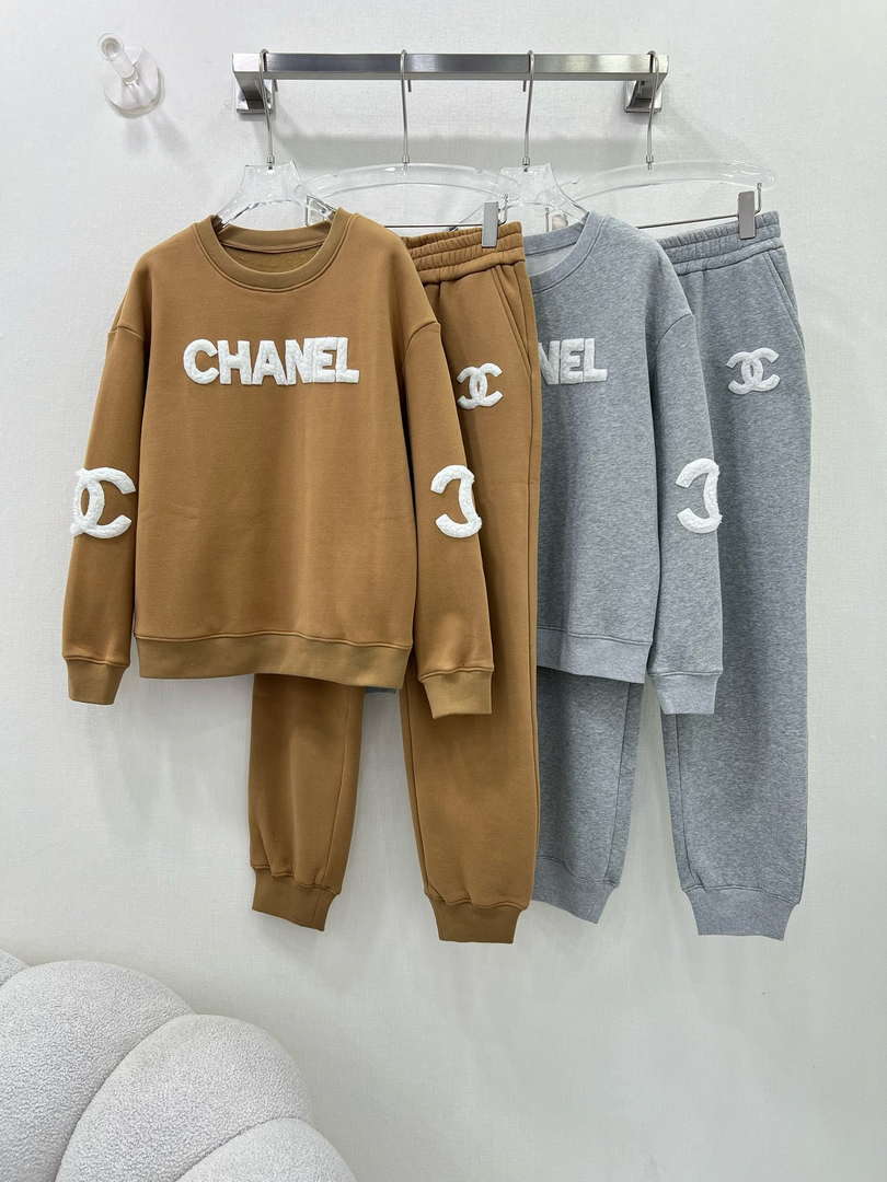 Chanel Women’s Tracksuit Casual sports suit Clothing C33003