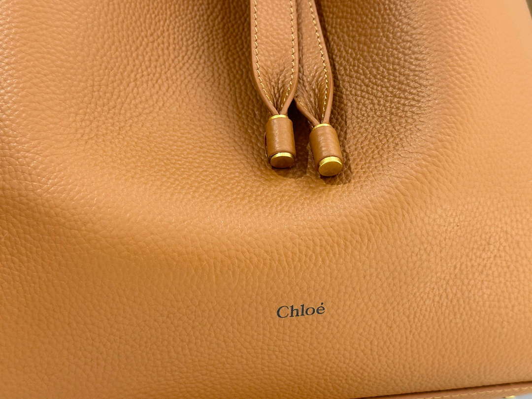 Chloé CHC24AS630N5726M Marcie Hobo Bag in grained leather Clay Brown Chloé Chc24As630N5726M Marcie Hobo Bag In Grained Leather Clay Brown