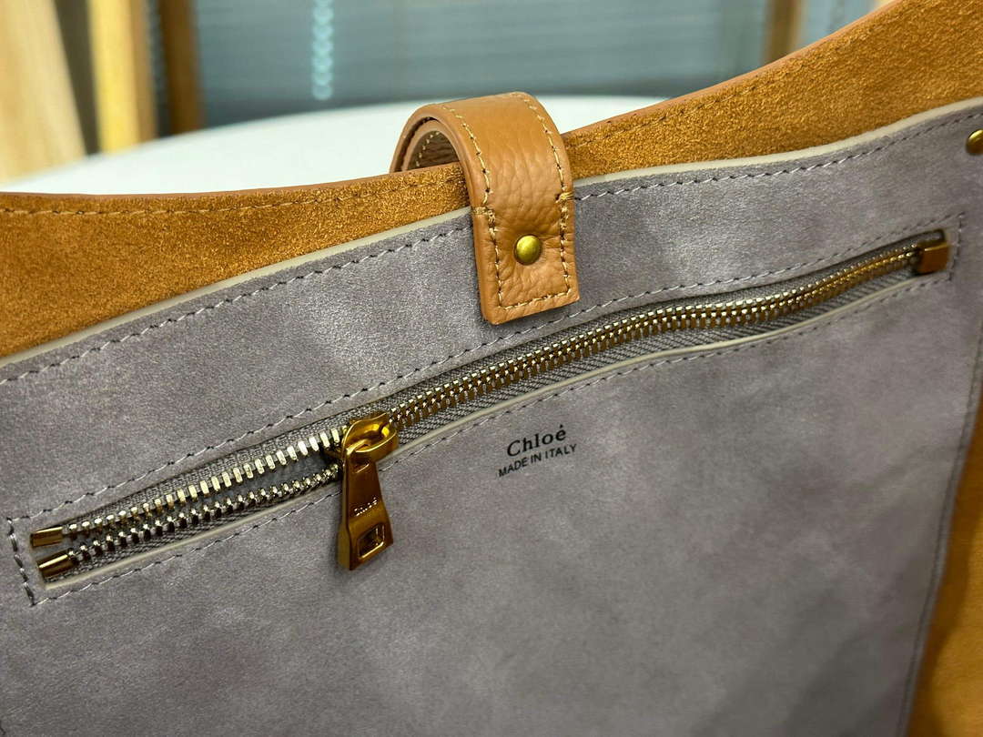 Chloé CHC24AS630N5726M Marcie Hobo Bag in grained leather Clay Brown Chloé Chc24As630N5726M Marcie Hobo Bag In Grained Leather Clay Brown