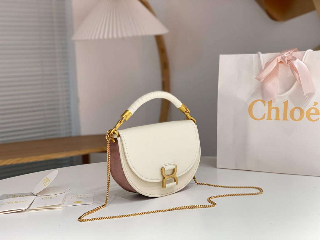 Chloé CHC24SS604M52001 Marcie Chain Flap Bag in Leather Sweet Beige Chloé Chc24Ss604M52001 Marcie Chain Flap Bag In Leather Sweet Beige