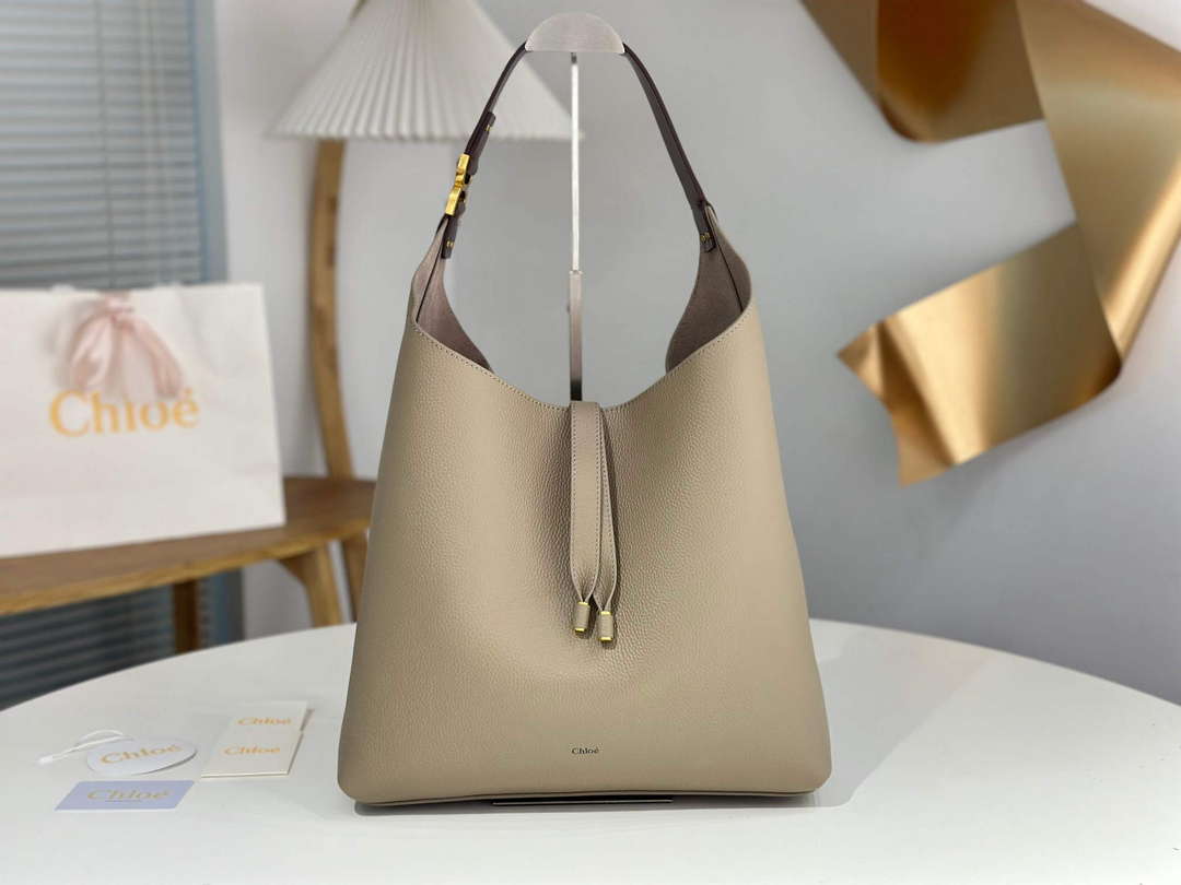 Chloé CHC24SS630I3123W Marcie Hobo Bag in grained leather Motty Grey