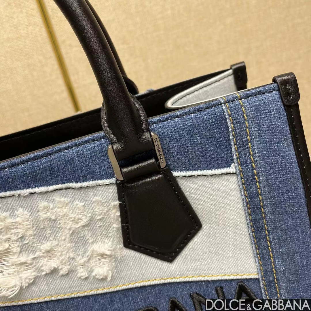 DG 2012AO9988B015 Dolce & Gabbana Edge logo patch denim shopping bag Dg 2012Ao9988B015 Dolce & Gabbana Edge Logo Patch Denim Shopping Bag