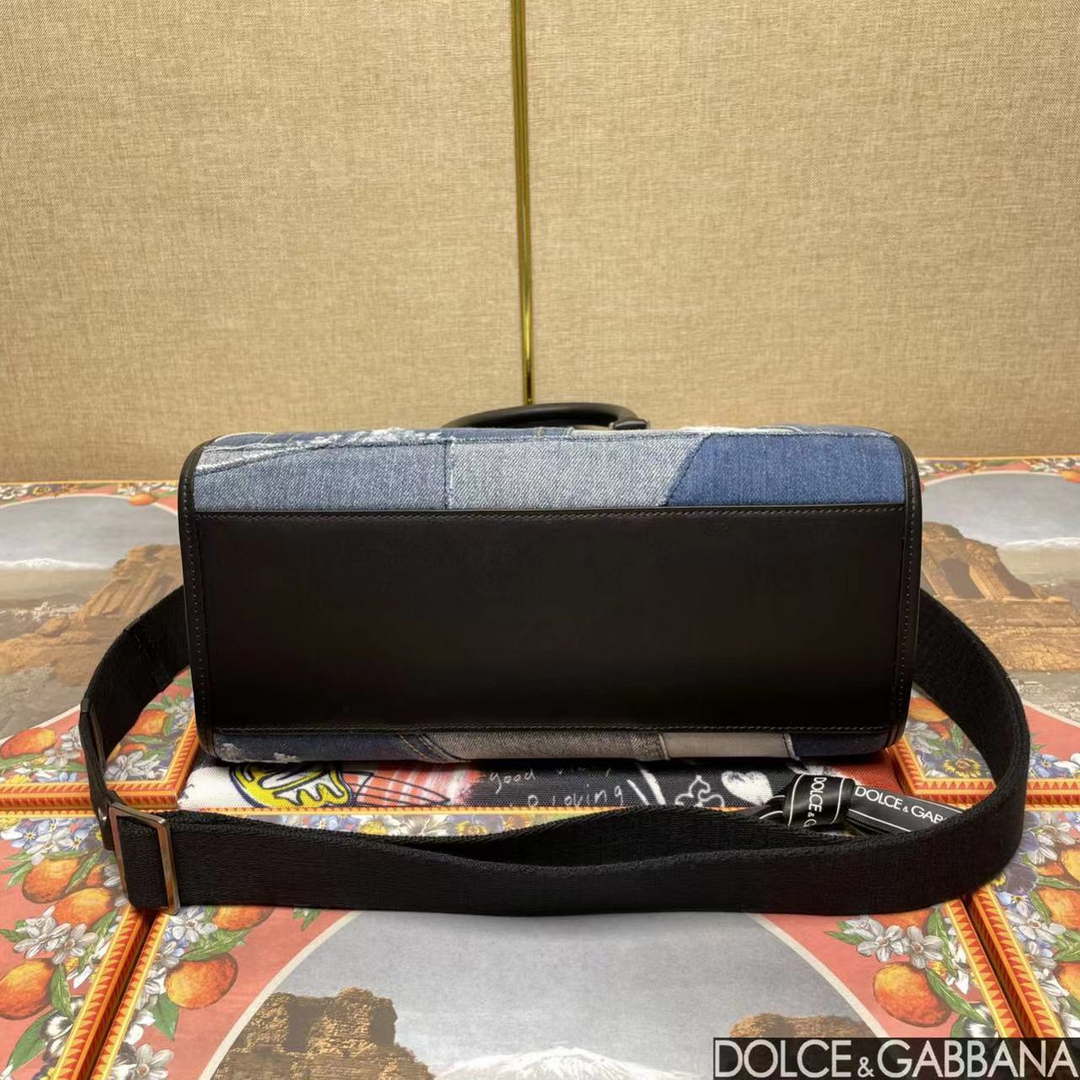DG 2012AO9988B015 Dolce & Gabbana Edge logo patch denim shopping bag Dg 2012Ao9988B015 Dolce & Gabbana Edge Logo Patch Denim Shopping Bag