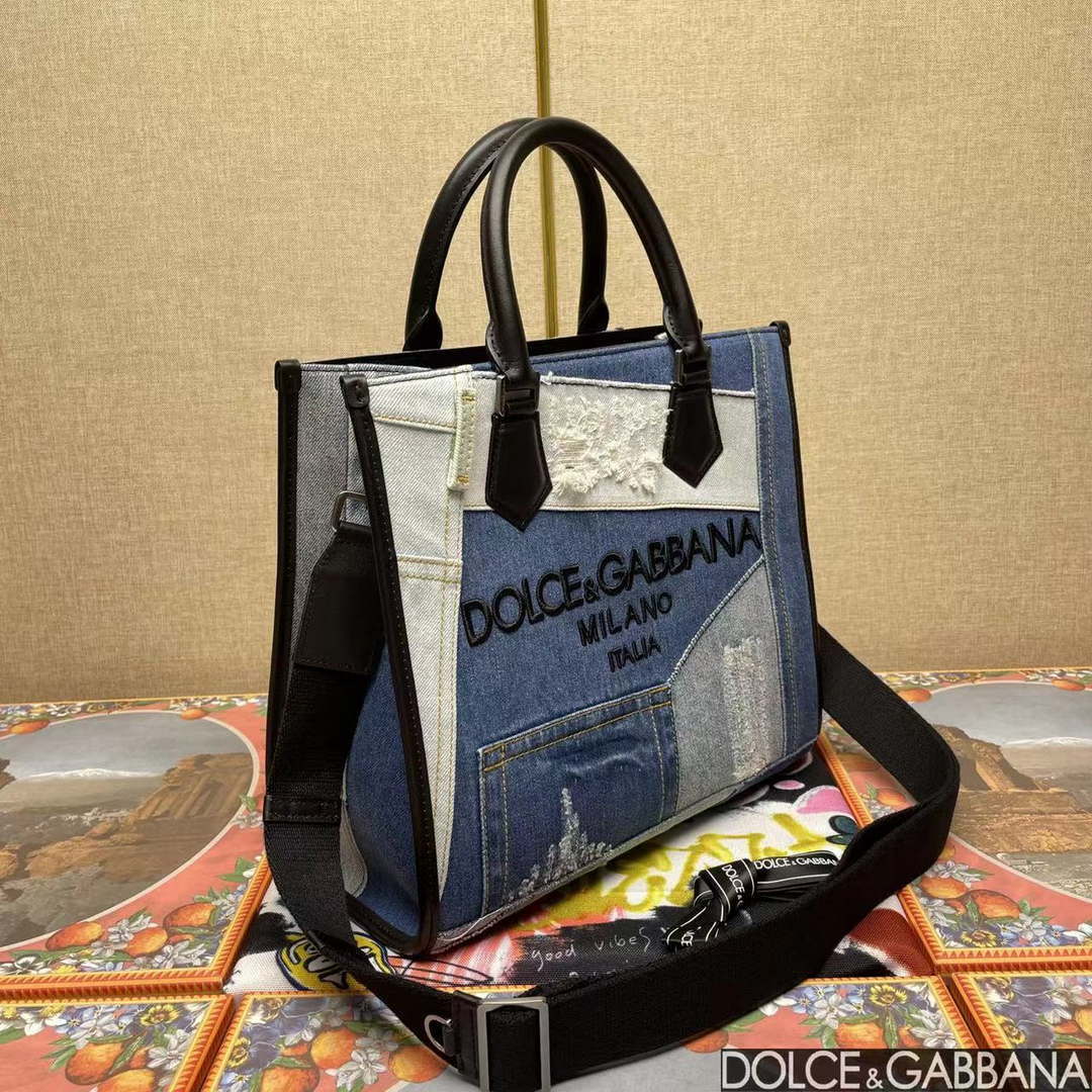DG 2012AO9988B015 Dolce & Gabbana Edge logo patch denim shopping bag Dg 2012Ao9988B015 Dolce & Gabbana Edge Logo Patch Denim Shopping Bag