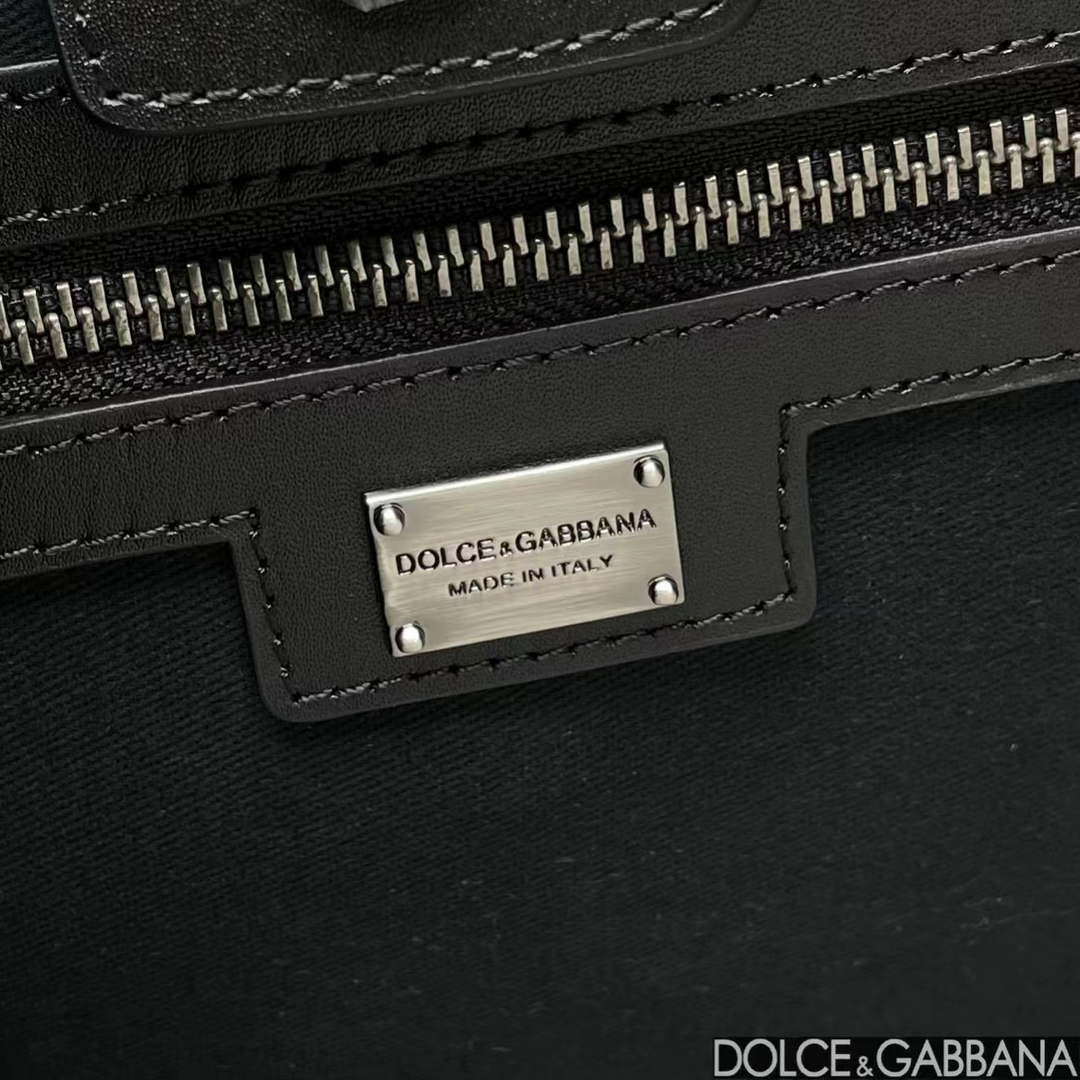 DG 2012AO9988B015 Dolce & Gabbana Edge logo patch denim shopping bag Dg 2012Ao9988B015 Dolce & Gabbana Edge Logo Patch Denim Shopping Bag
