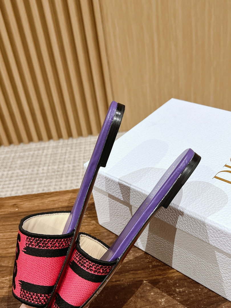 Dior KCO109EZO Dway Slide Embroidered Cotton Miss Dior Allover Motif Shoes D82994 Dior Kco109Ezo Dway Slide Embroidered Cotton Miss Dior Allover Motif Shoes D82994