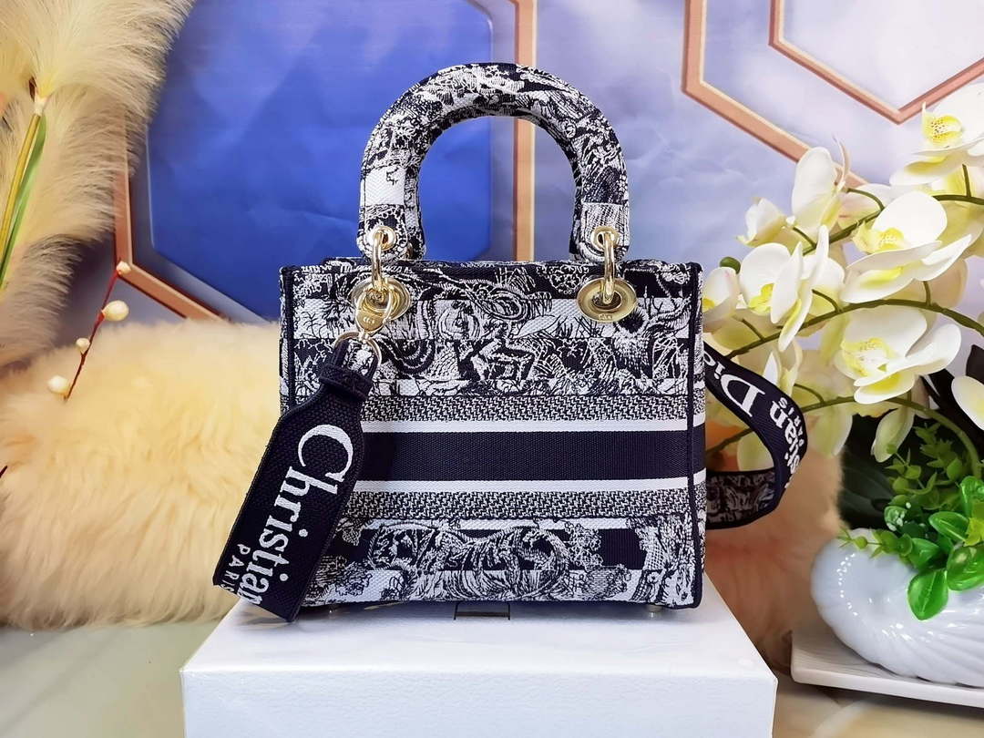 Dior M0565 Medium Lady D-Lite Black and White Toile de Jouy Embroidery M1021