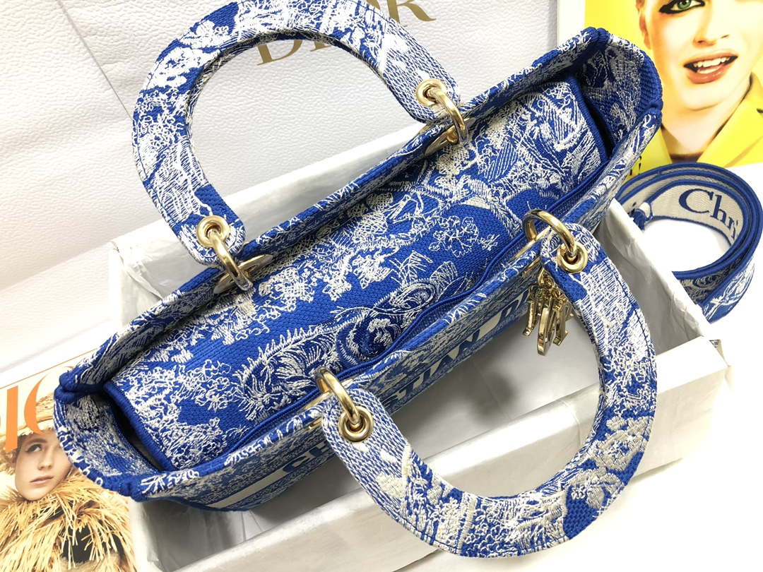 Dior M0566 Large Lady D-Lite Blue Toile de Jouy Embroidery M1053 Dior M0566 Large Lady D Lite Blue Toile De Jouy Embroidery M1053