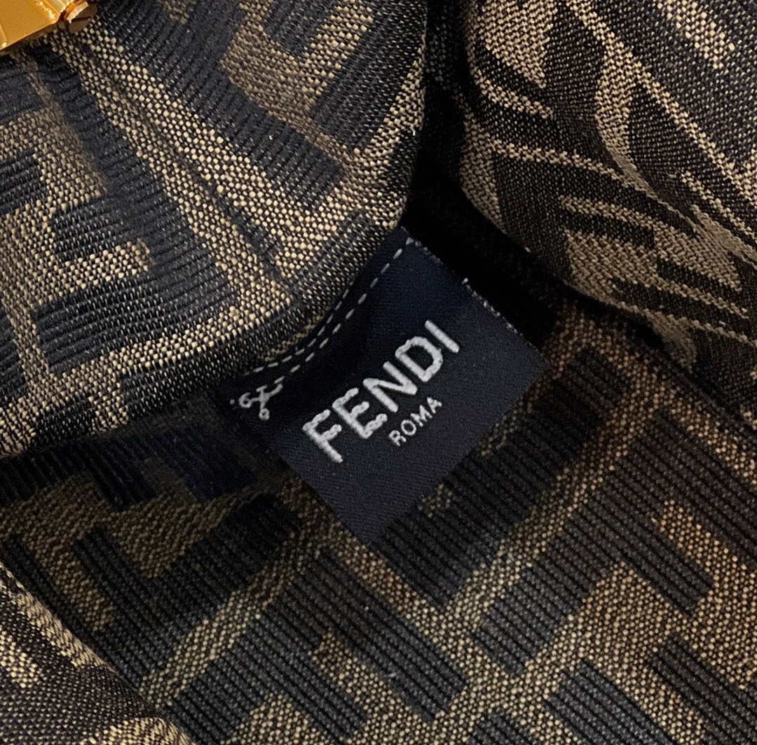 Fendi 8BP129 Fendi First Small Rose Red Gold-colored leather and sequinned bag 80066 Fendi 8Bp129 Fendi First Small Rose Red Gold Colored Leather And Sequinned Bag 80066