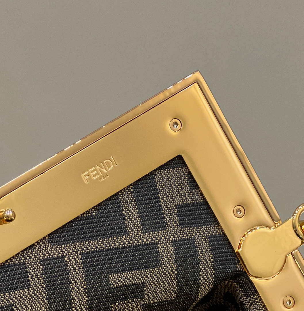 Fendi 8BP129 Fendi First Small Rose Red Gold-colored leather and sequinned bag 80066 Fendi 8Bp129 Fendi First Small Rose Red Gold Colored Leather And Sequinned Bag 80066