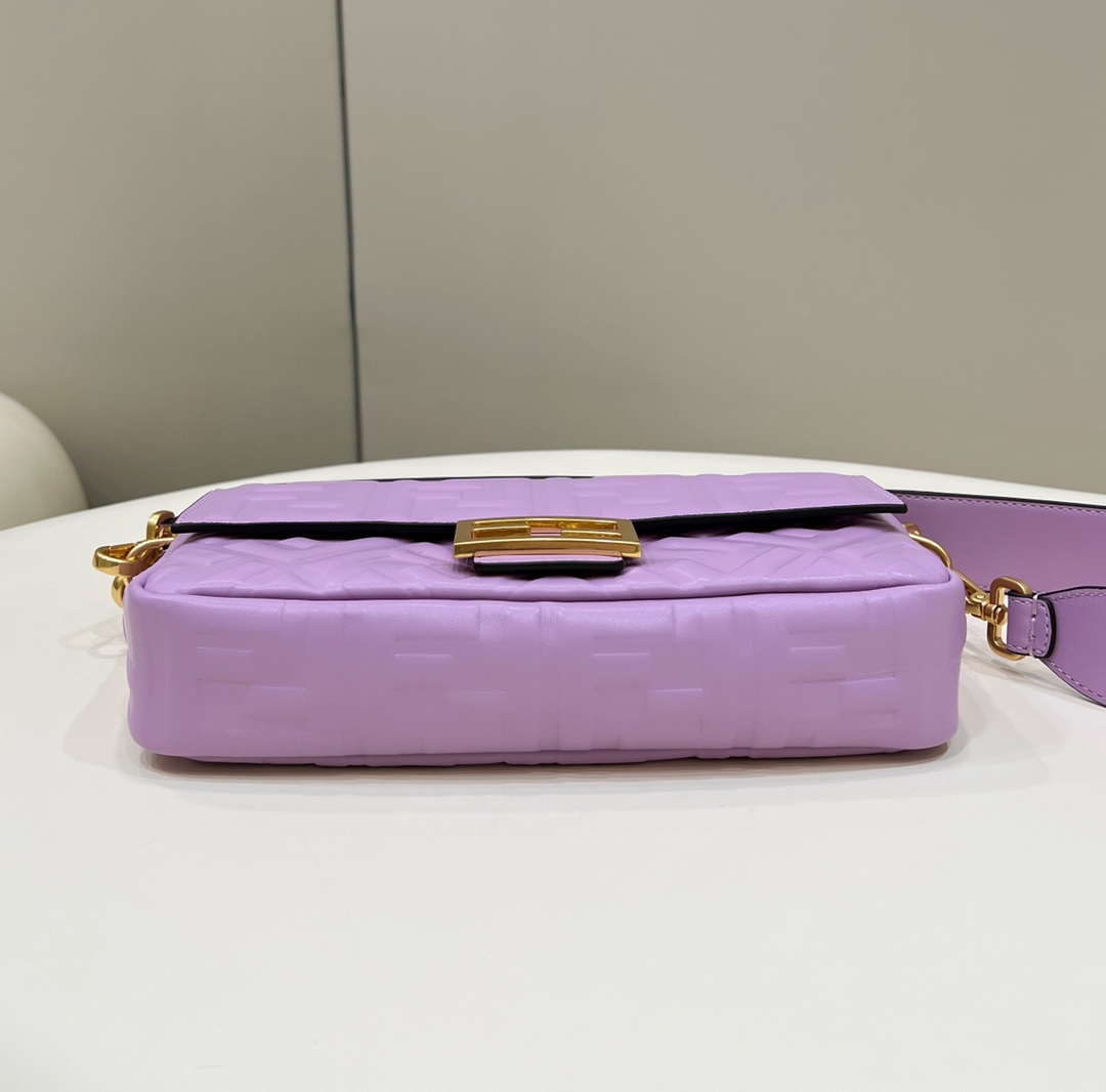 Fendi 8BR600 Baguette Medium leather 0135M bag Purple