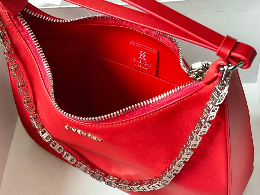 Givenchy BB50LGB1A4 Small Moon Cut Out bag in Leather Red Givenchy Bb50Lgb1A4 Small Moon Cut Out Bag In Leather Red