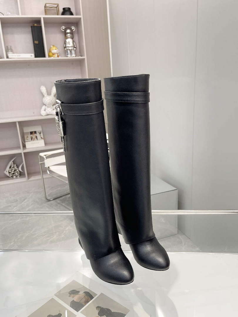 Givenchy BE7021E0YP Women’s Shoes Shark Lock Boots G97109