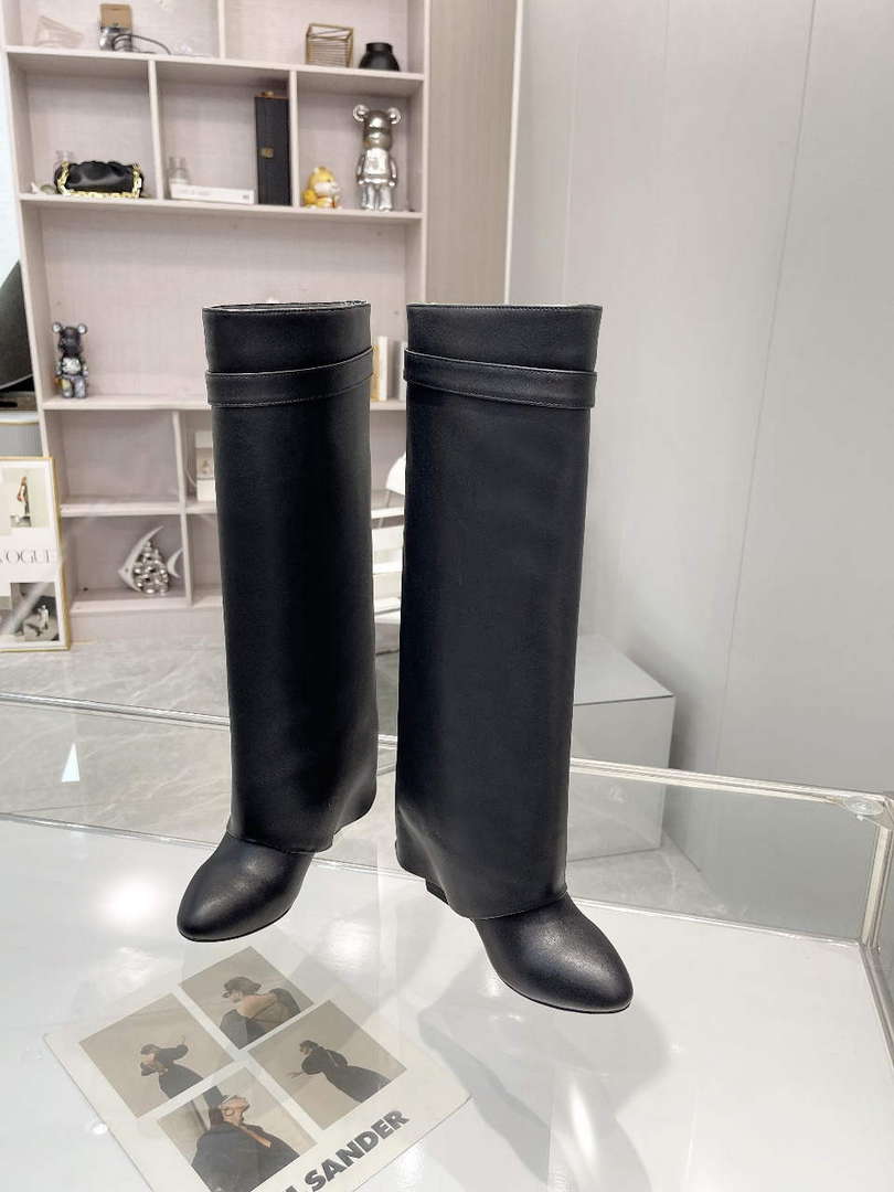 Givenchy BE7021E0YP Women’s Shoes Shark Lock Boots G97109