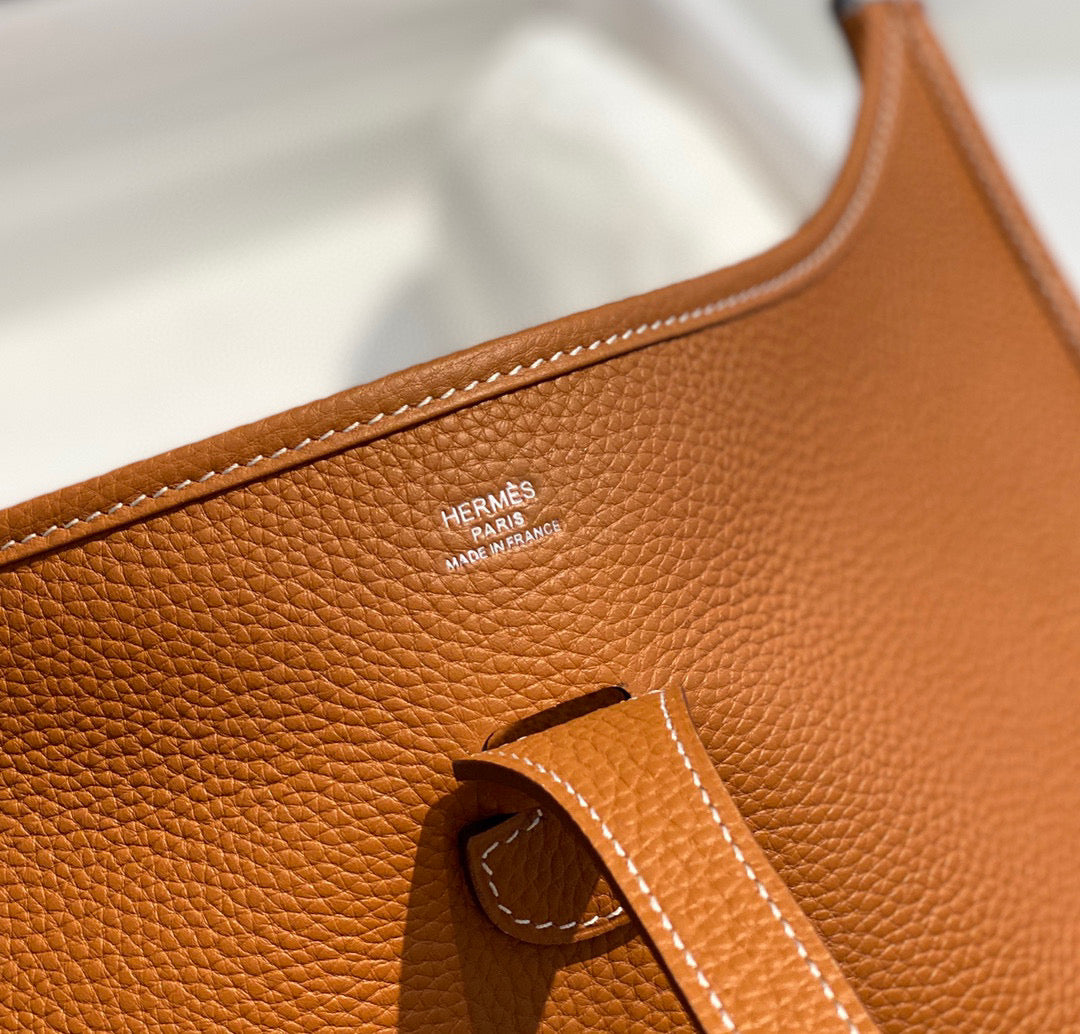 Hermes H083435 Evelyne III 29 Shoulder Bag Silver Hardware Tan