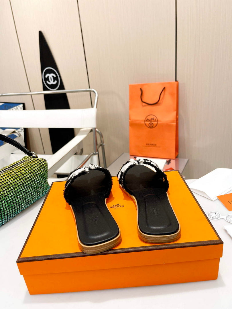 Hermes H231095Z Women’s Oran Sandal H33570