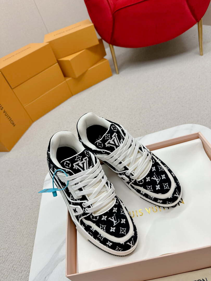 Louis Vuitton 1ABNJP Men Women’s LV Trainer Sneaker L62478