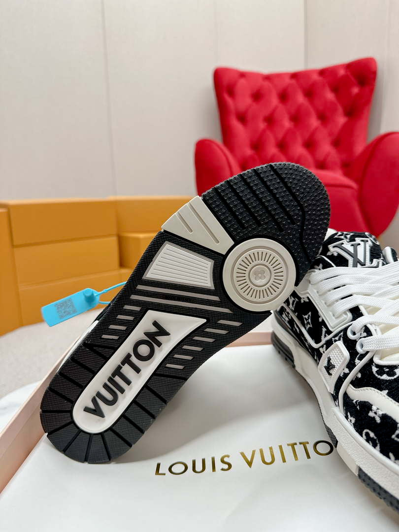 Louis Vuitton 1ABNJP Men Women’s LV Trainer Sneaker L62478