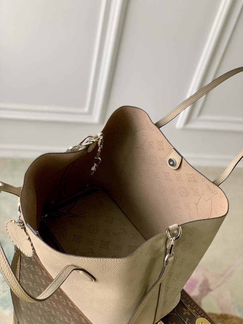 Louis Vuitton Blossom MM Mahina Tote Bag LV M21852 Galet Louis Vuitton Blossom Mm Mahina Tote Bag Lv M21852 Galet