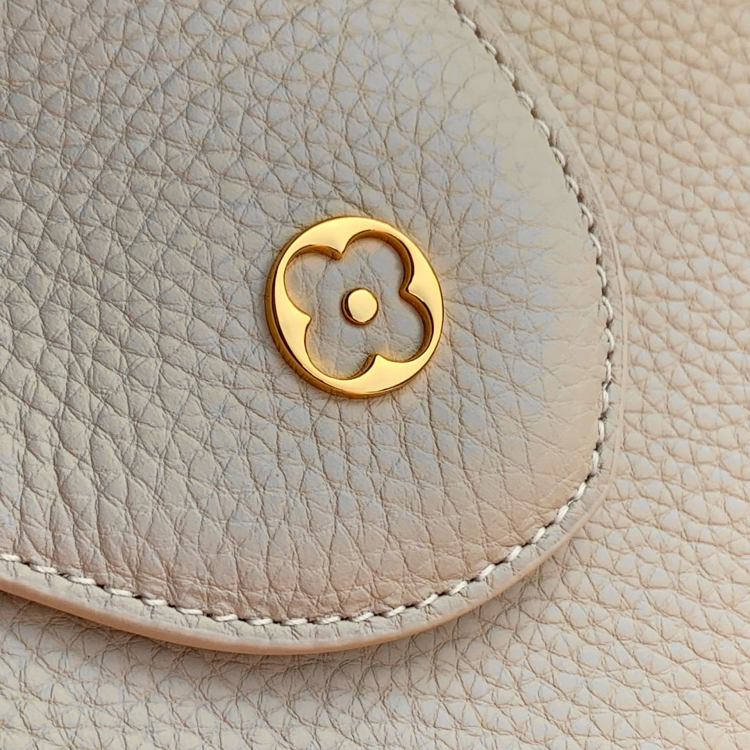 Louis Vuitton LV M12751 Capucines MM Handbag Apricot Louis Vuitton Lv M12751 Capucines Mm Handbag Apricot