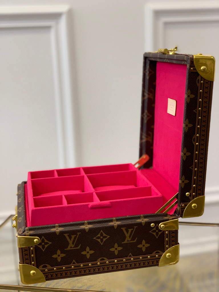 Louis Vuitton M13513 Jewelry Box Monogram LV M20040 Rose Red