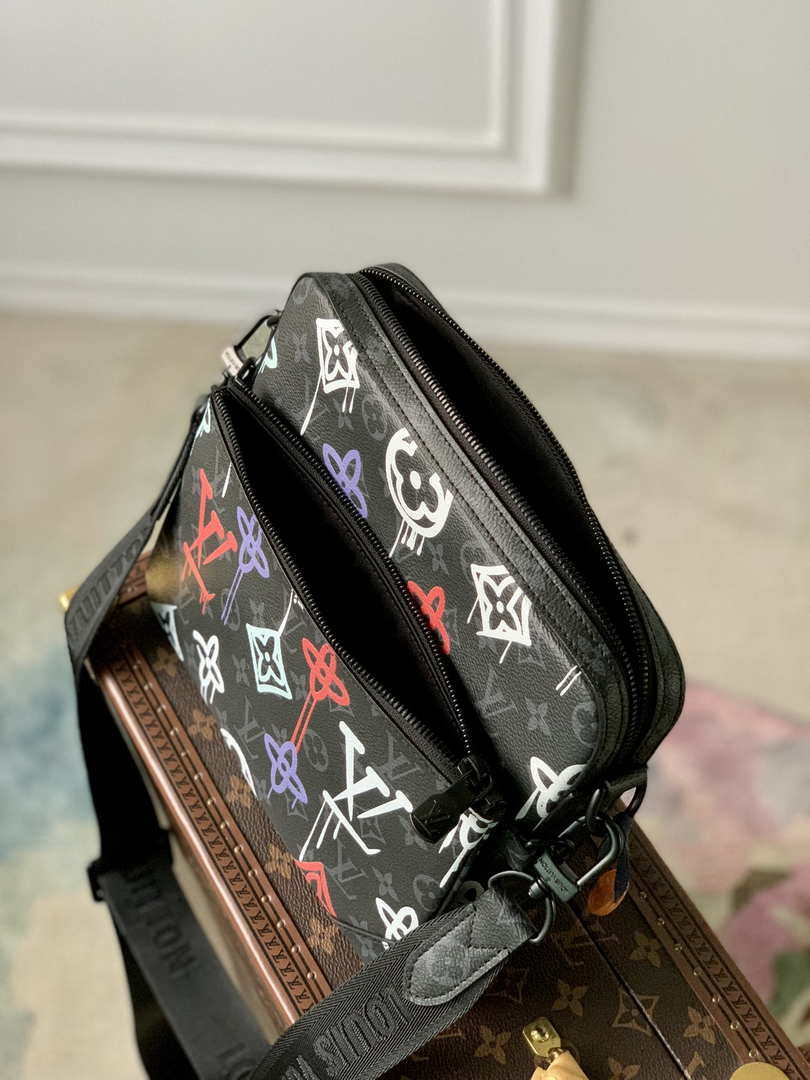 Louis Vuitton M21396 Trio Messenger Monogram LV Graffiti Orange