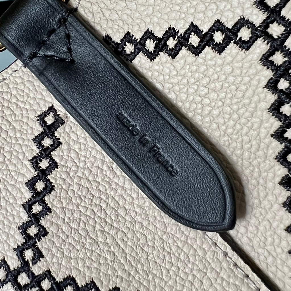 Louis Vuitton M46023 LV M46029 NéoNoé MM Monogram Beige