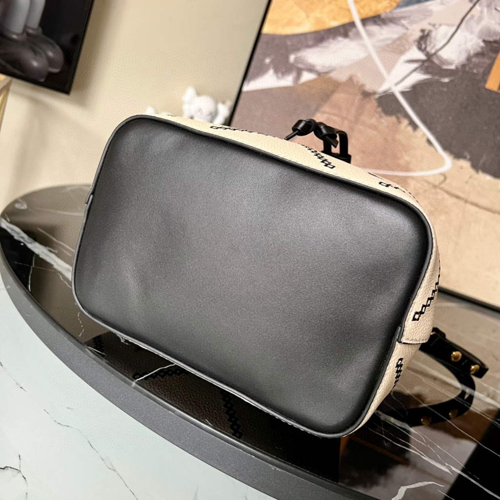 Louis Vuitton M46023 LV M46029 NéoNoé MM Monogram Beige