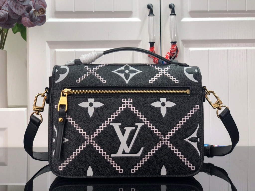 Louis Vuitton M46028 LV M46018 Pochette Metis Monogram Black