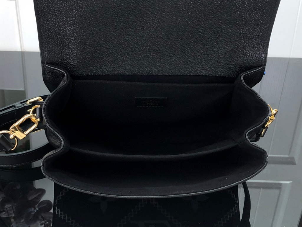 Louis Vuitton M46028 LV M46018 Pochette Metis Monogram Black