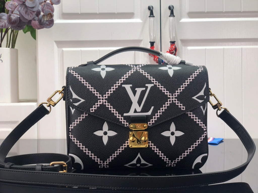 Louis Vuitton M46028 LV M46018 Pochette Metis Monogram Black