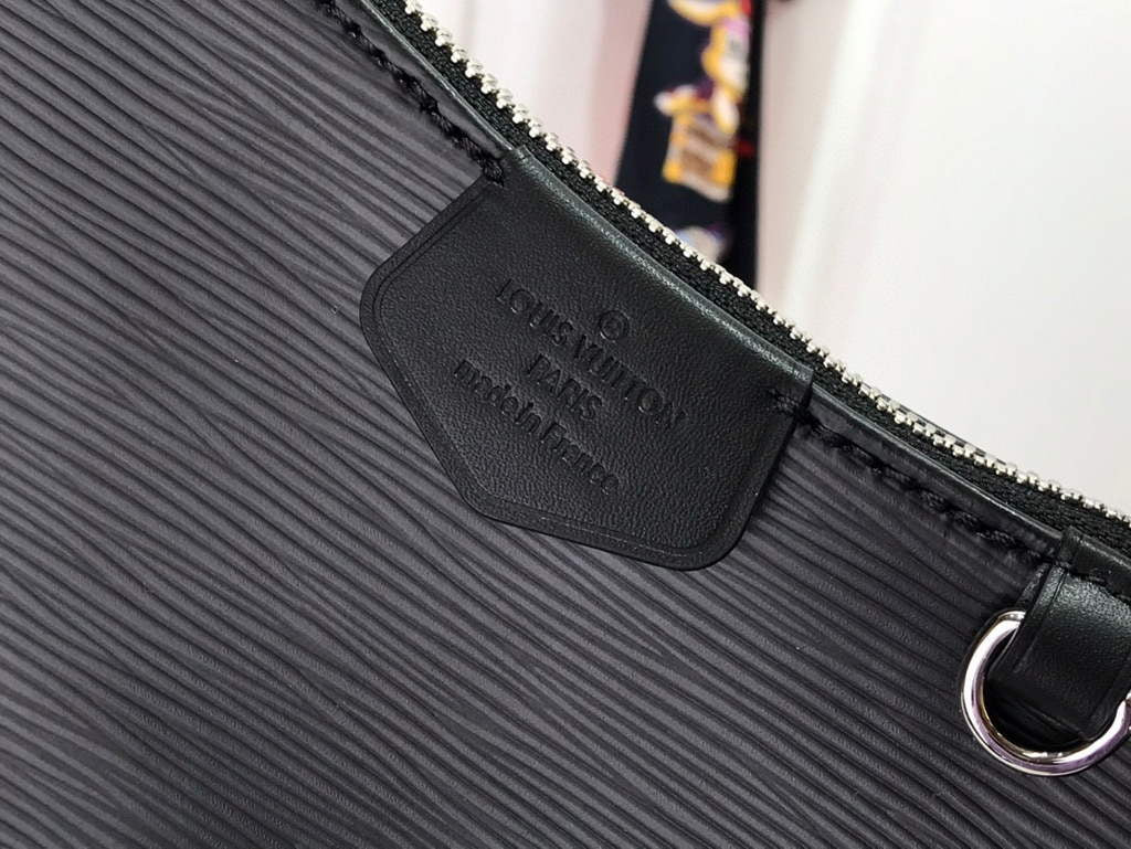 Louis Vuitton M80471 LV M80483 Easy Pouch On Strap Black