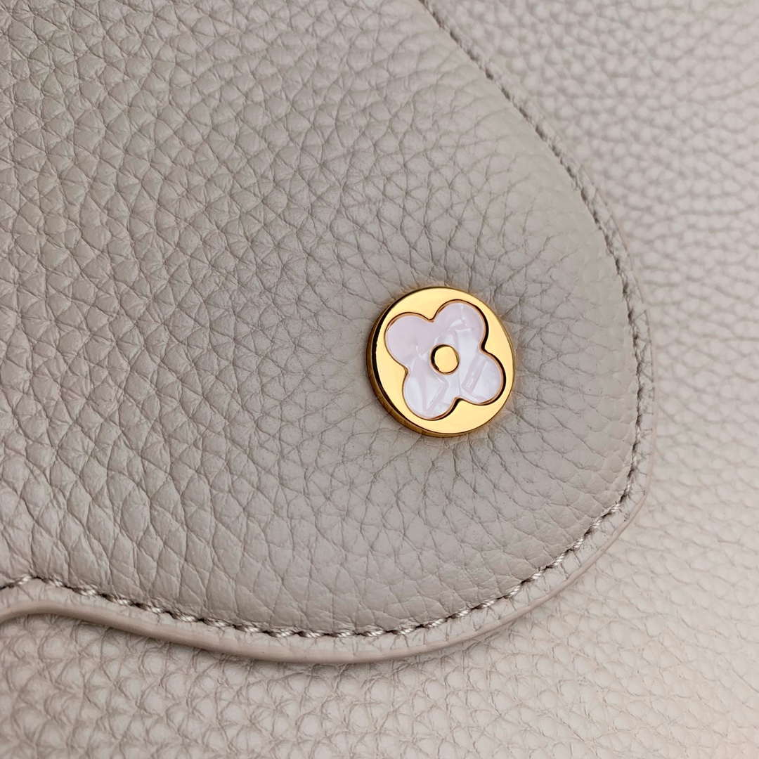 LV M11341 Louis Vuitton Capucines MM Handbag Galet Gray Lv M11341 Louis Vuitton Capucines Mm Handbag Galet Gray