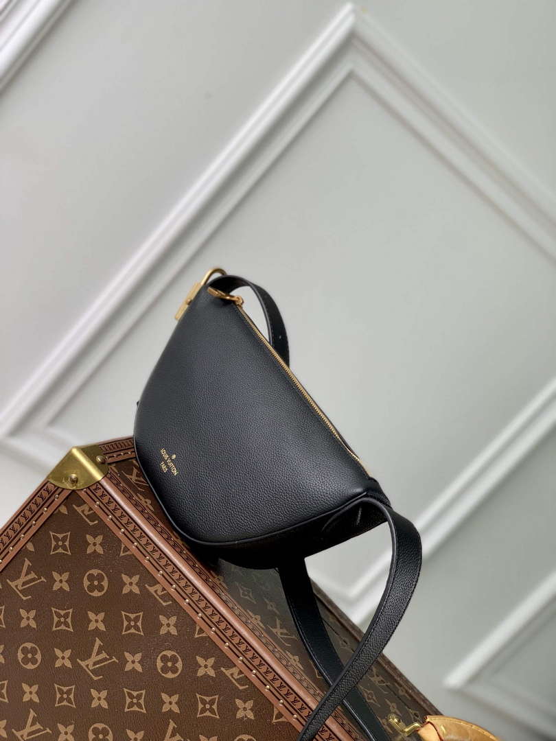 LV M11429 Louis Vuitton Low Key Bumbag Cognac Black Lv M11429 Louis Vuitton Low Key Bumbag Cognac Black