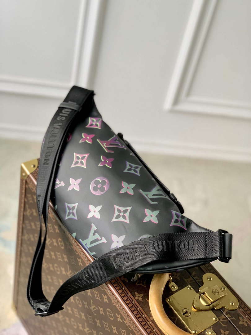 LV M22494 Louis Vuitton Comet Bumbag Black Borealis Lv M22494 Louis Vuitton Comet Bumbag Black Borealis