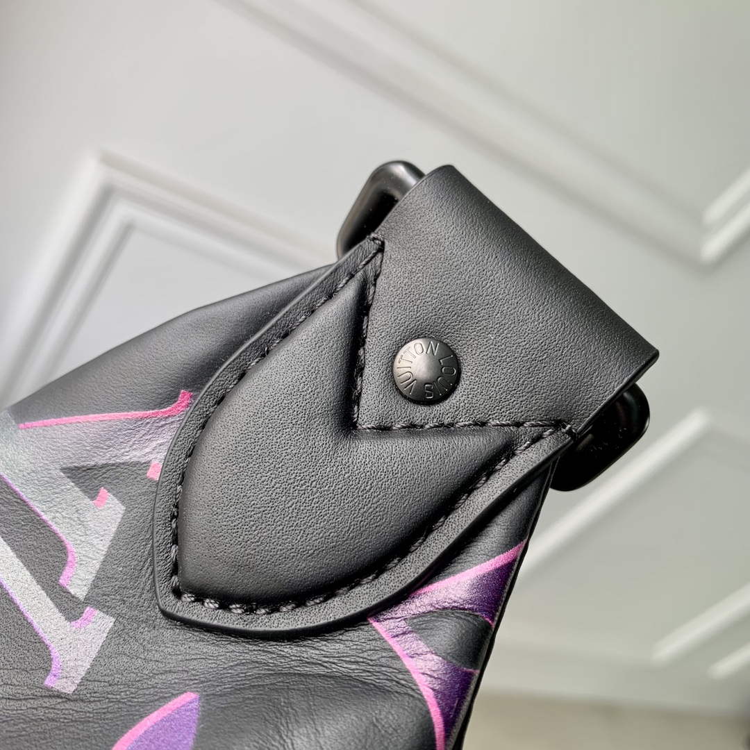 LV M22494 Louis Vuitton Comet Bumbag Black Borealis Lv M22494 Louis Vuitton Comet Bumbag Black Borealis