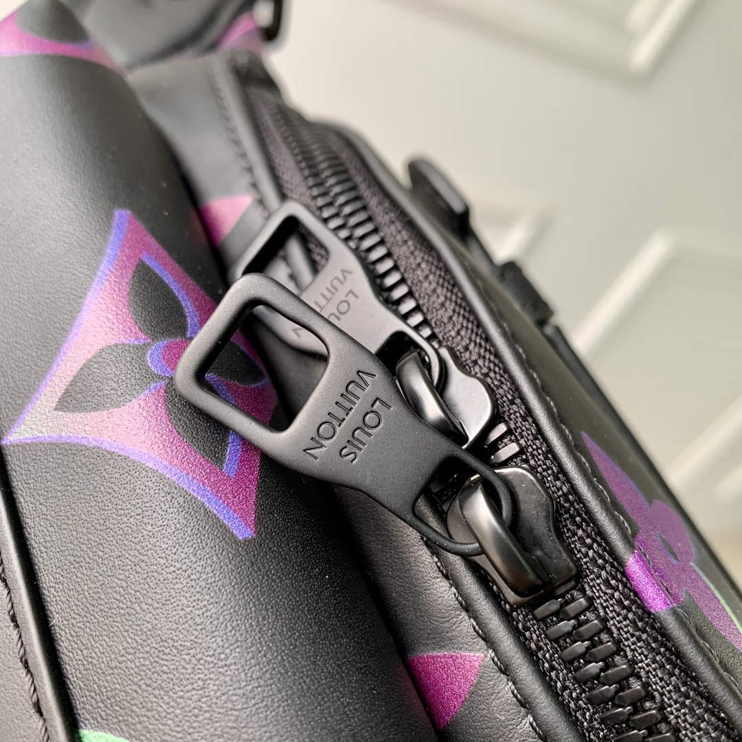 LV M22494 Louis Vuitton Comet Bumbag Black Borealis Lv M22494 Louis Vuitton Comet Bumbag Black Borealis