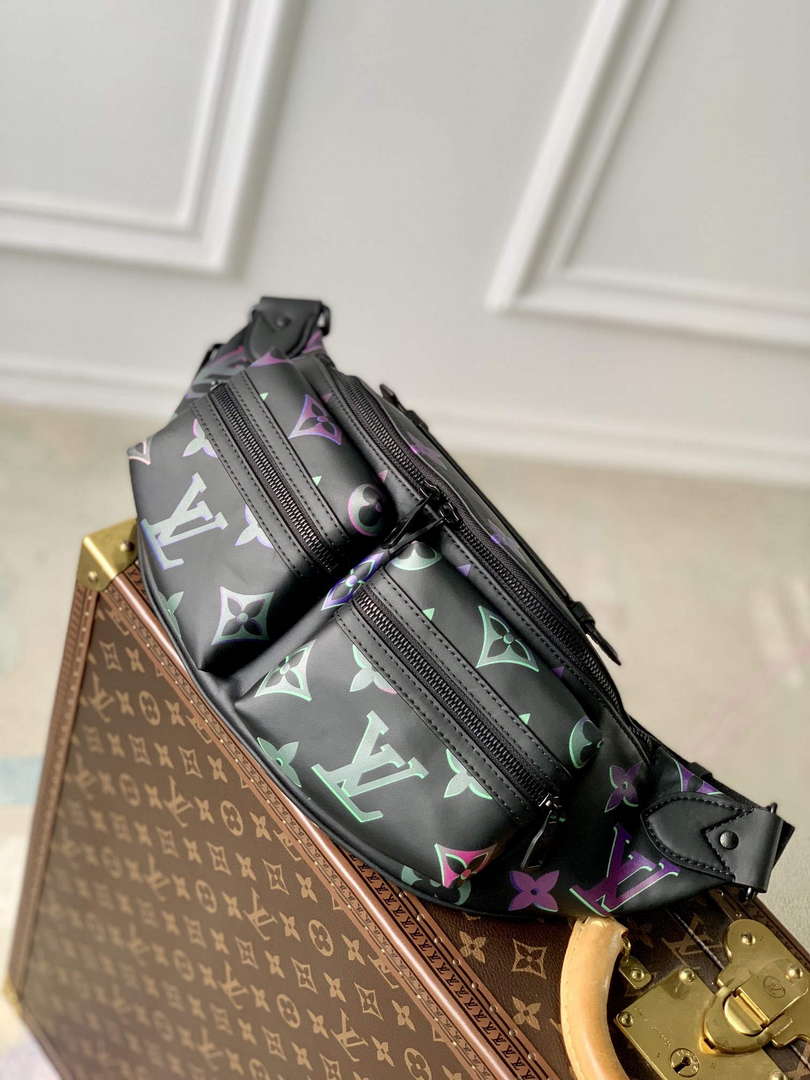 LV M22494 Louis Vuitton Comet Bumbag Black Borealis Lv M22494 Louis Vuitton Comet Bumbag Black Borealis