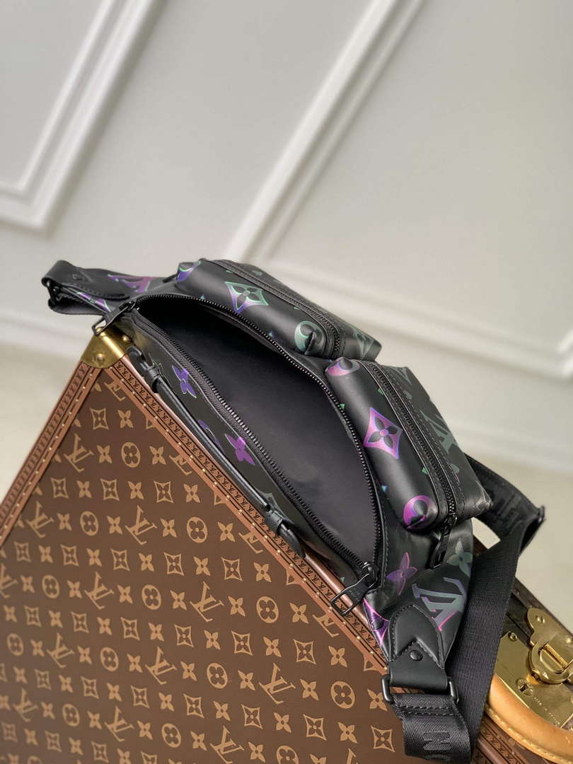 LV M22494 Louis Vuitton Comet Bumbag Black Borealis Lv M22494 Louis Vuitton Comet Bumbag Black Borealis