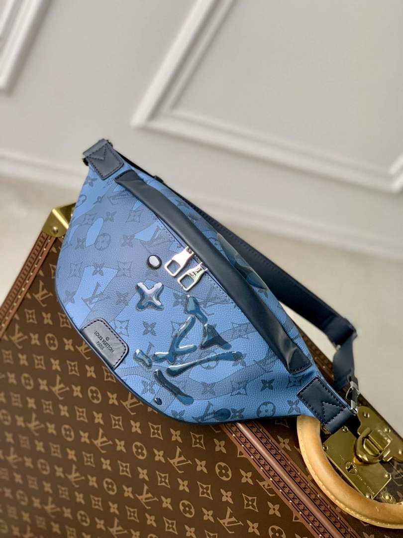 LV M22576 Louis Vuitton Discovery Bumbag Abyss Blue Lv M22576 Louis Vuitton Discovery Bumbag Abyss Blue