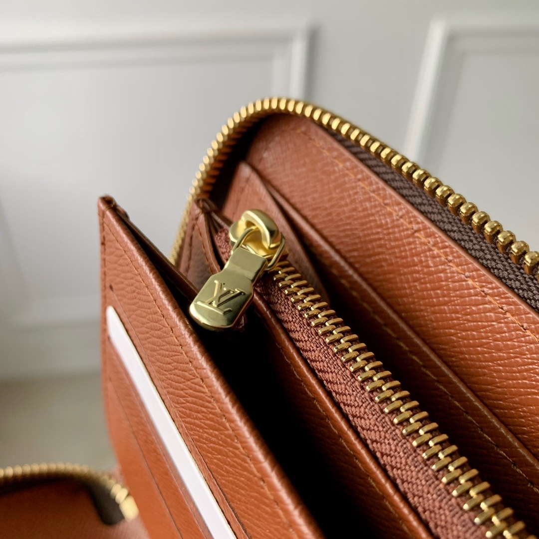 LV M42616 Louis Vuitton Zippy Wallet Monogram coated canvas