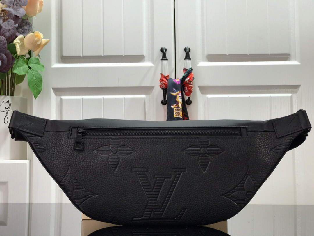 LV M44388 Louis Vuitton Discovery Bumbag Monogram Black Lv M44388 Louis Vuitton Discovery Bumbag Monogram Black