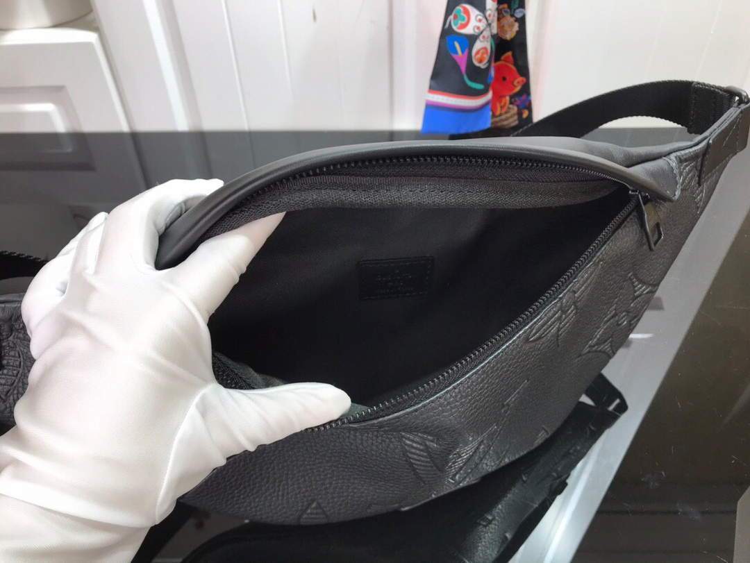 LV M44388 Louis Vuitton Discovery Bumbag Monogram Black Lv M44388 Louis Vuitton Discovery Bumbag Monogram Black