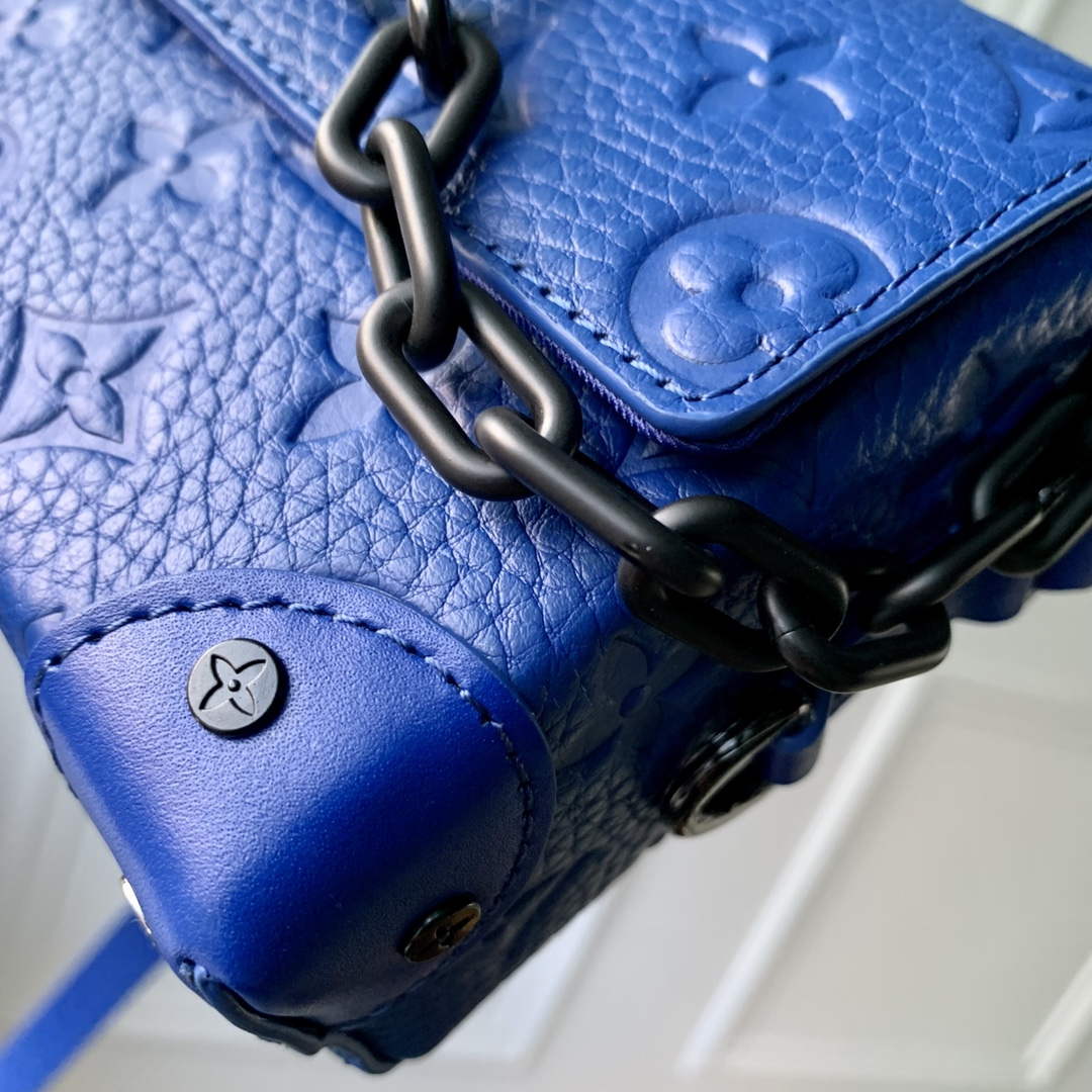 LV M82571 Louis Vuitton Steamer Wearable Wallet Racing Blue