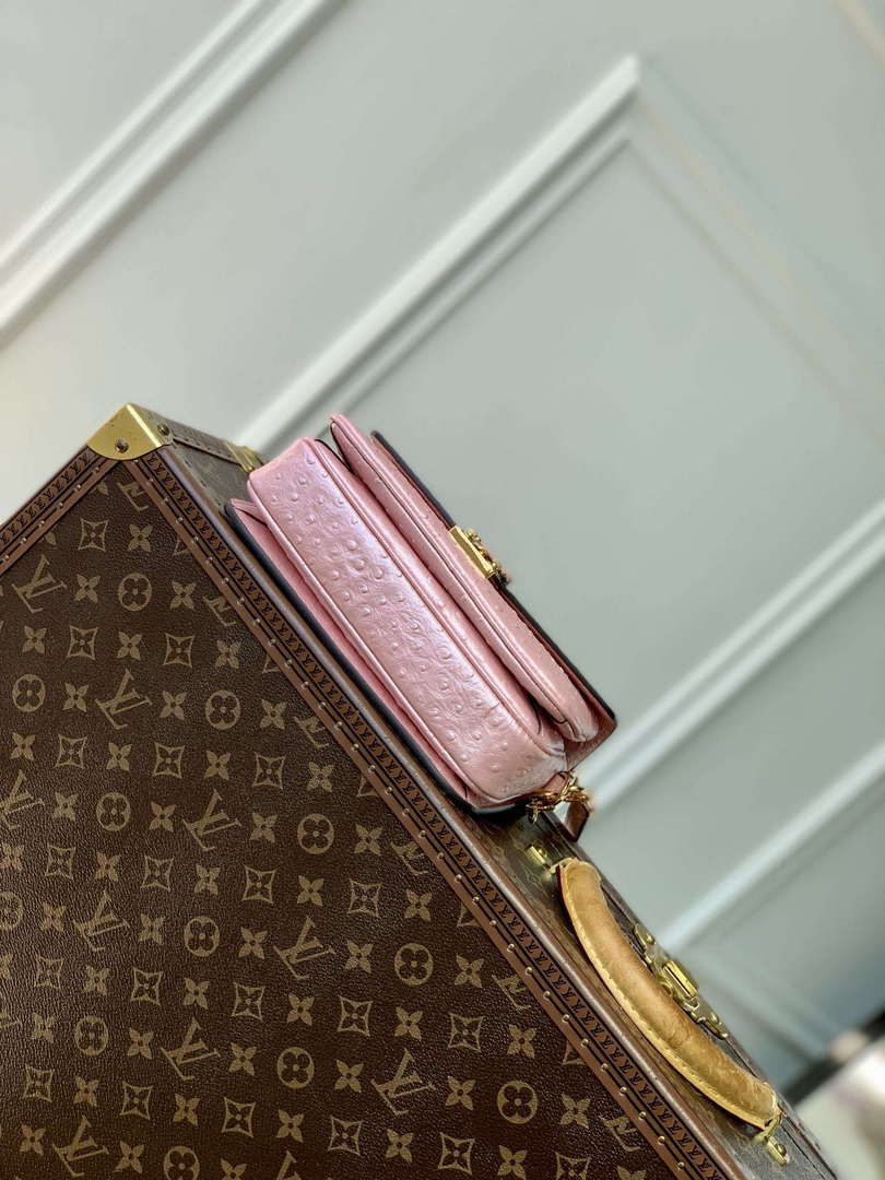 LV N85902 Louis Vuitton Pochette Métis East West Bag Ostrich leather Pink Glaze
