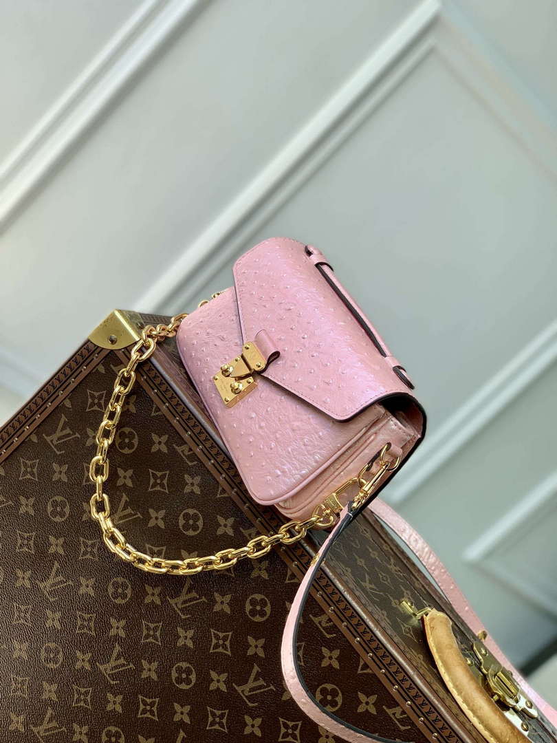 LV N85902 Louis Vuitton Pochette Métis East West Bag Ostrich leather Pink Glaze