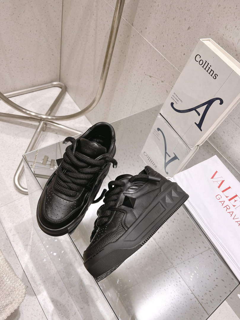 Valentino Women’s Men’s one Stud XL Trainer in Nappa Leather V54891