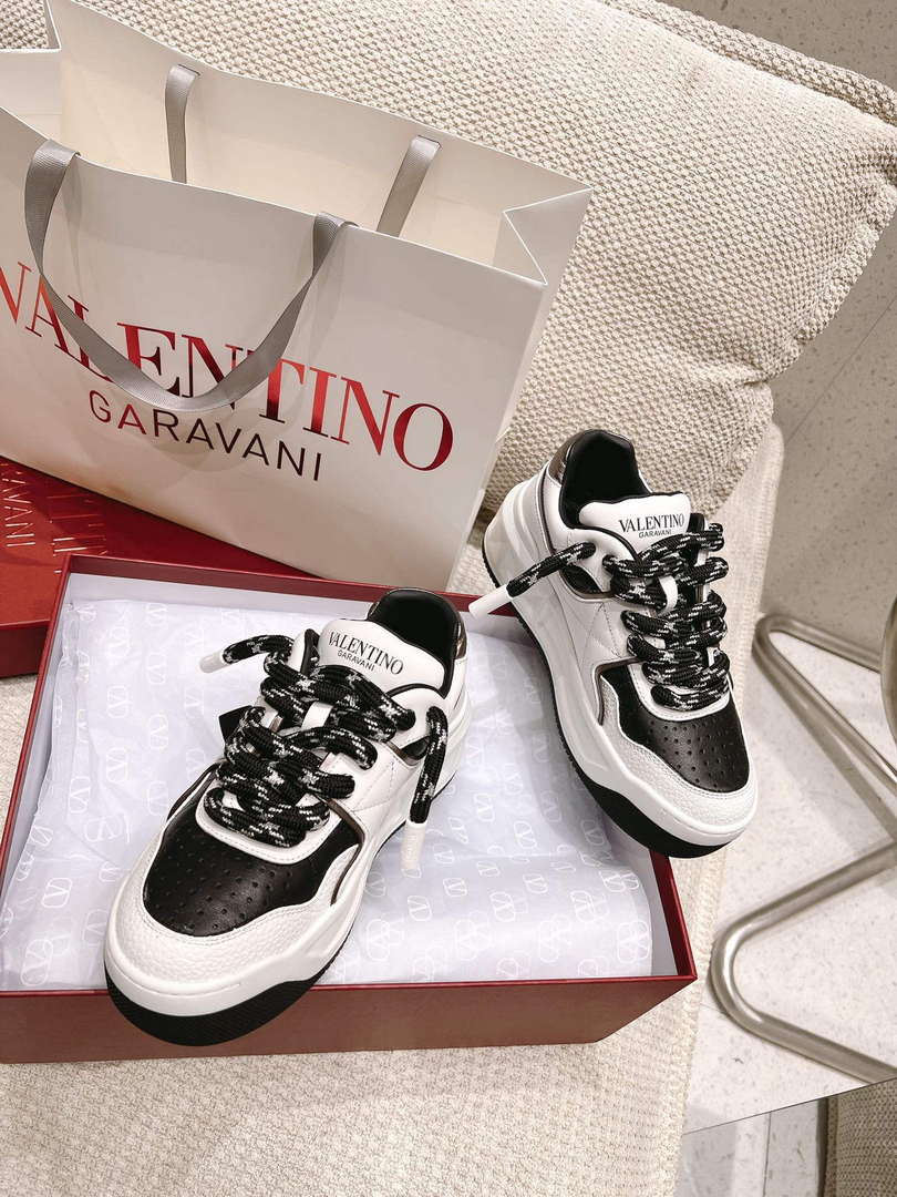 Valentino Women’s Men’s one Stud XL Trainer in Nappa Leather V54897