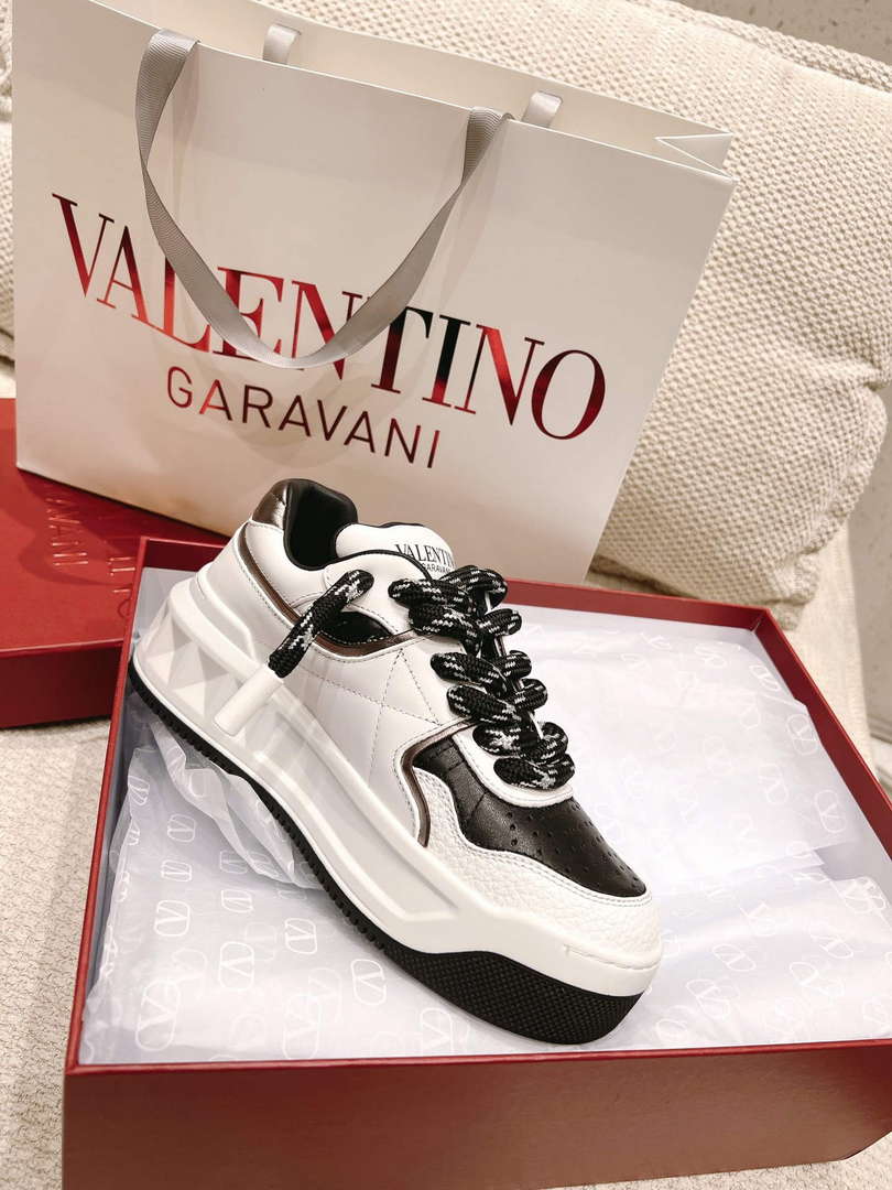 Valentino Women’s Men’s one Stud XL Trainer in Nappa Leather V54897